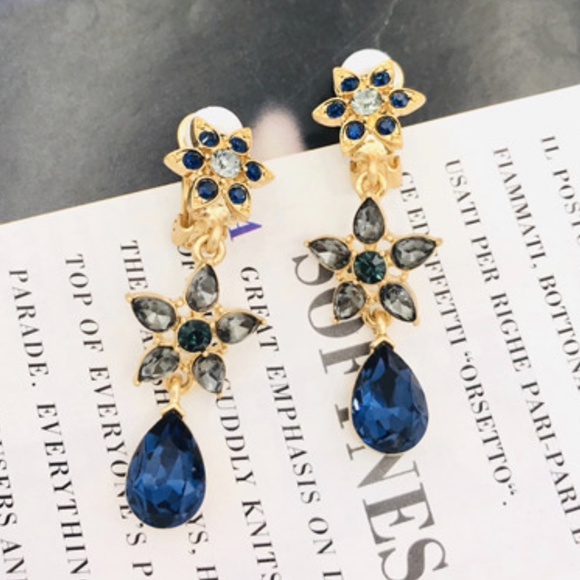 Oscar De la Renta navy crystal flower earrings - Picture 2 of 4